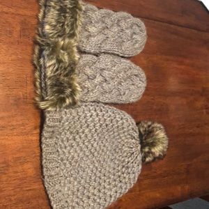 Athleta Women’s Hat and Mittens Set